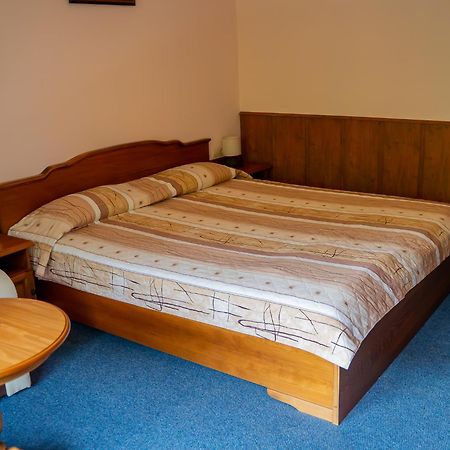 Hotel Bozhentsi Chernevtsi Экстерьер фото
