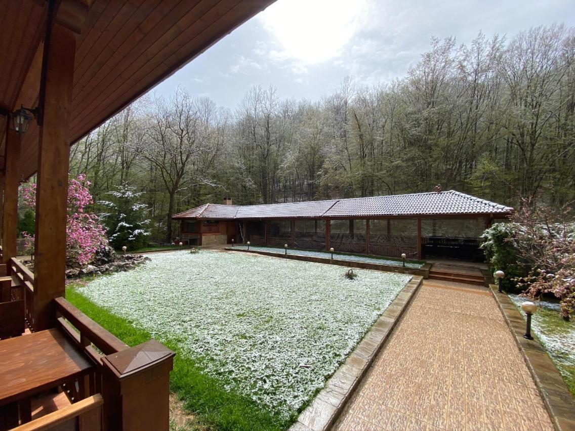 Hotel Bozhentsi Chernevtsi Экстерьер фото