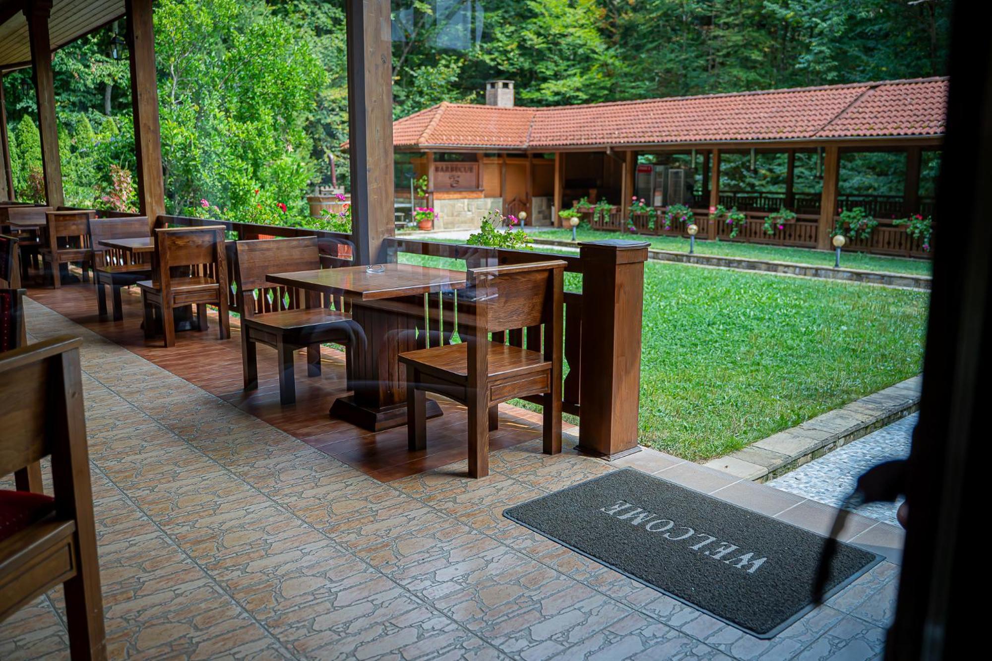 Hotel Bozhentsi Chernevtsi Экстерьер фото