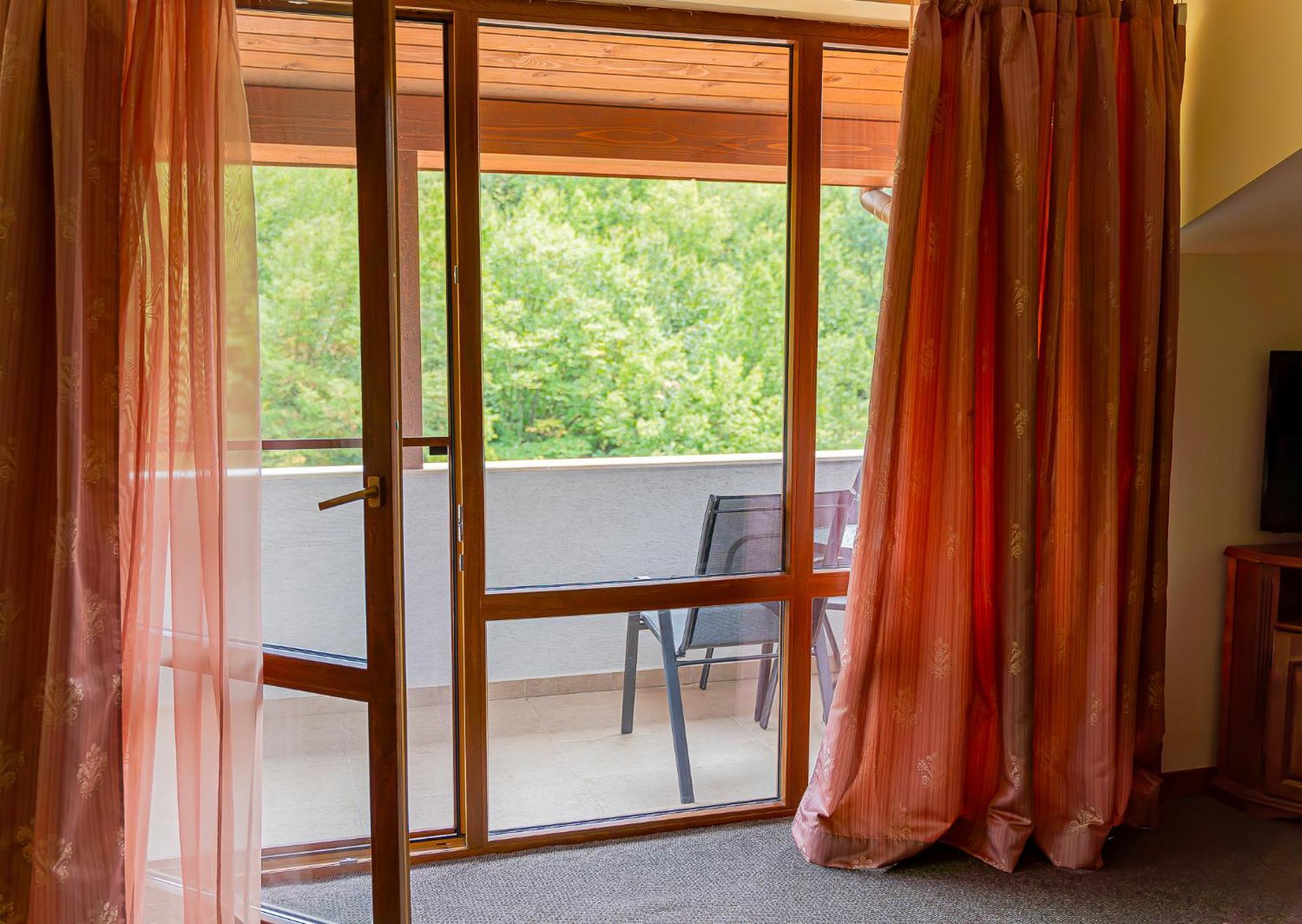 Hotel Bozhentsi Chernevtsi Экстерьер фото