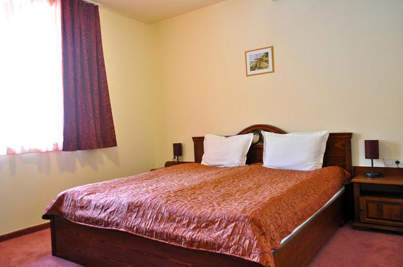 Hotel Bozhentsi Chernevtsi Экстерьер фото